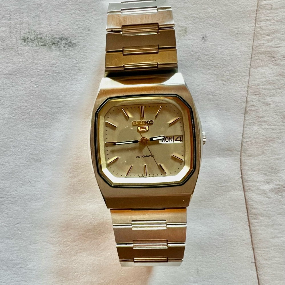 Seiko Silver Day-Date Watch